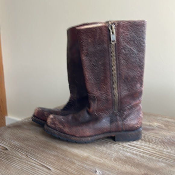 Frye, brown distressed leather boot, size 8 - Picture 3 of 5